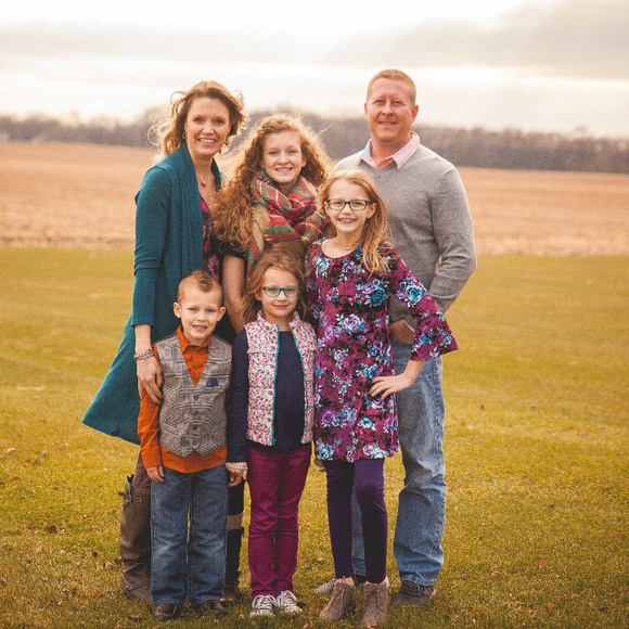 Meet your Posher, Hannah - Picture 1 of 2